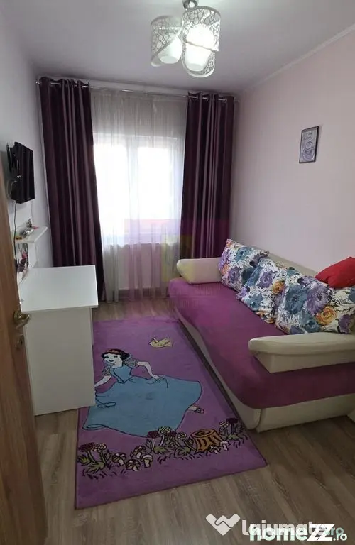 Apartamnet cu 3 camere de vanzare in Campina, Central