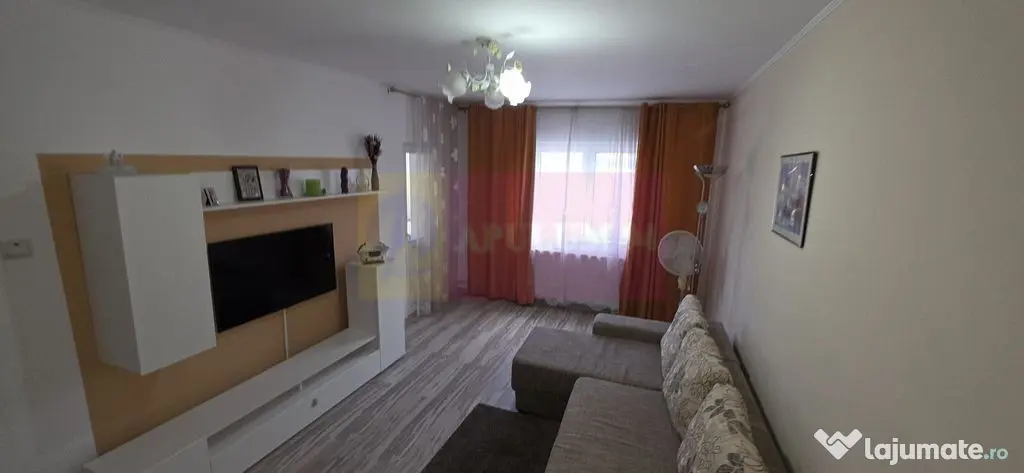 Apartamnet cu 3 camere de vanzare in Campina, Central