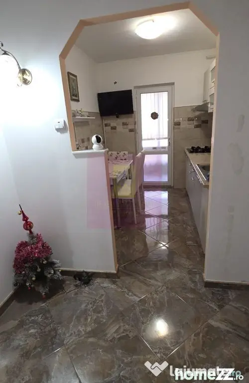 Apartamnet cu 3 camere de vanzare in Campina, Central