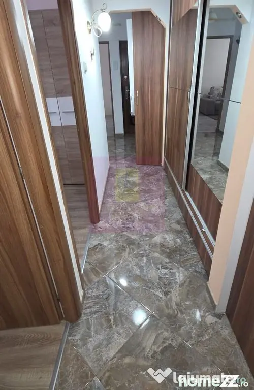 Apartamnet cu 3 camere de vanzare in Campina, Central