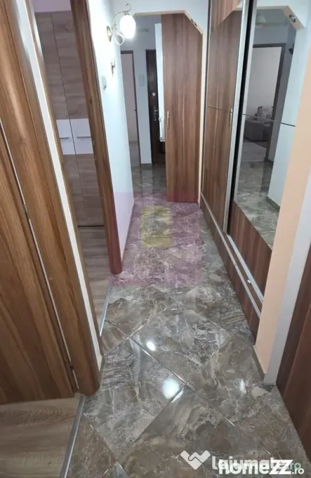 Apartamnet cu 3 camere de vanzare in Campina, Central
