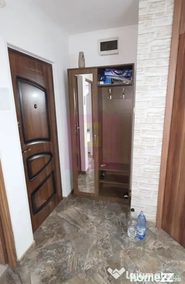 Apartamnet cu 3 camere de vanzare in Campina, Central