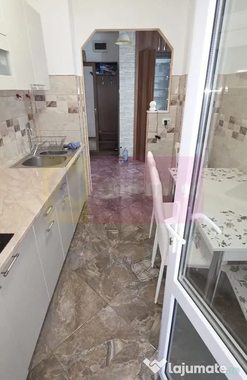 Apartamnet cu 3 camere de vanzare in Campina, Central