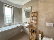 Apartament trei camere Pietonal Coresi Avantgarden ( Kasper 
