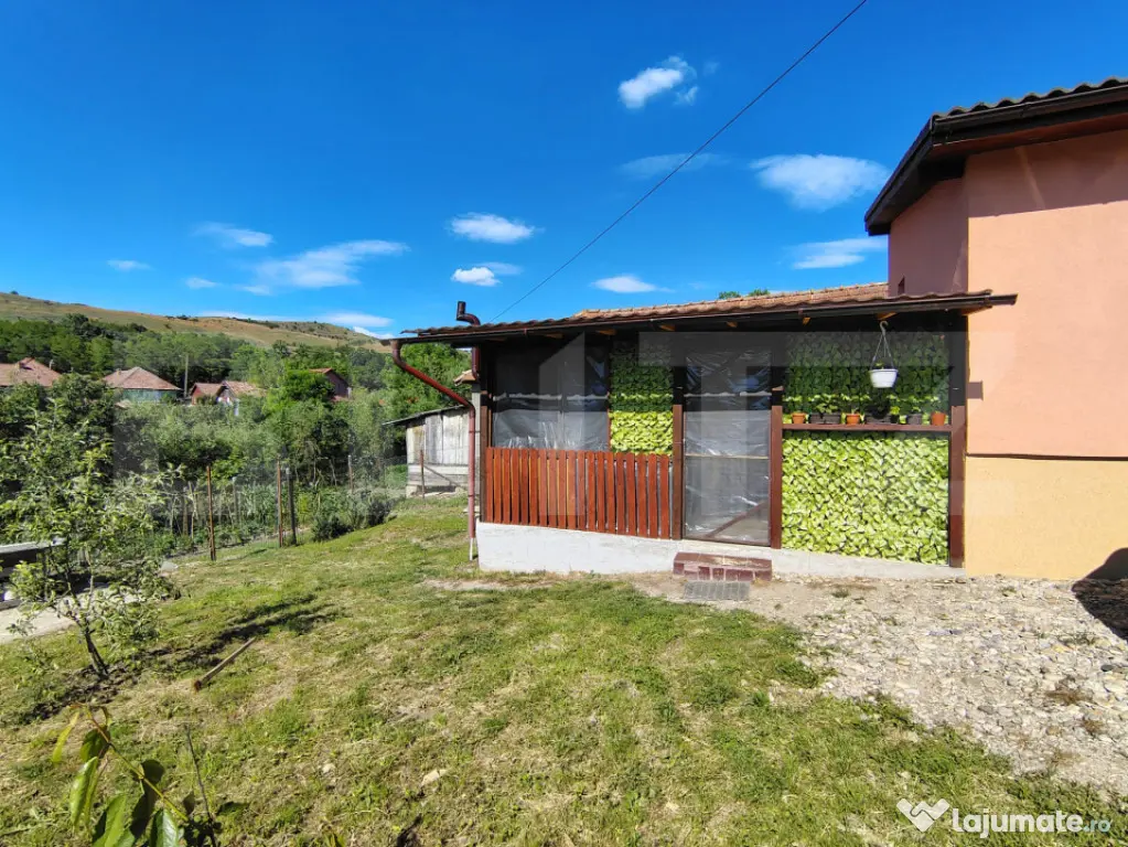Casa individuala 70 mp, teren 926 mp, in Gădălin, Comuna J