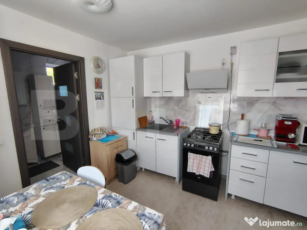 Casa individuala 70 mp, teren 926 mp, in Gădălin, Comuna J