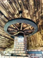 Candelabre si lustre decor rustic