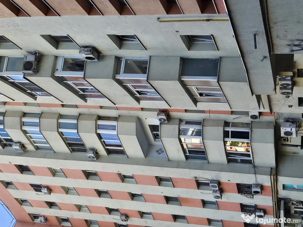 Apartament 4 camere de vanzare