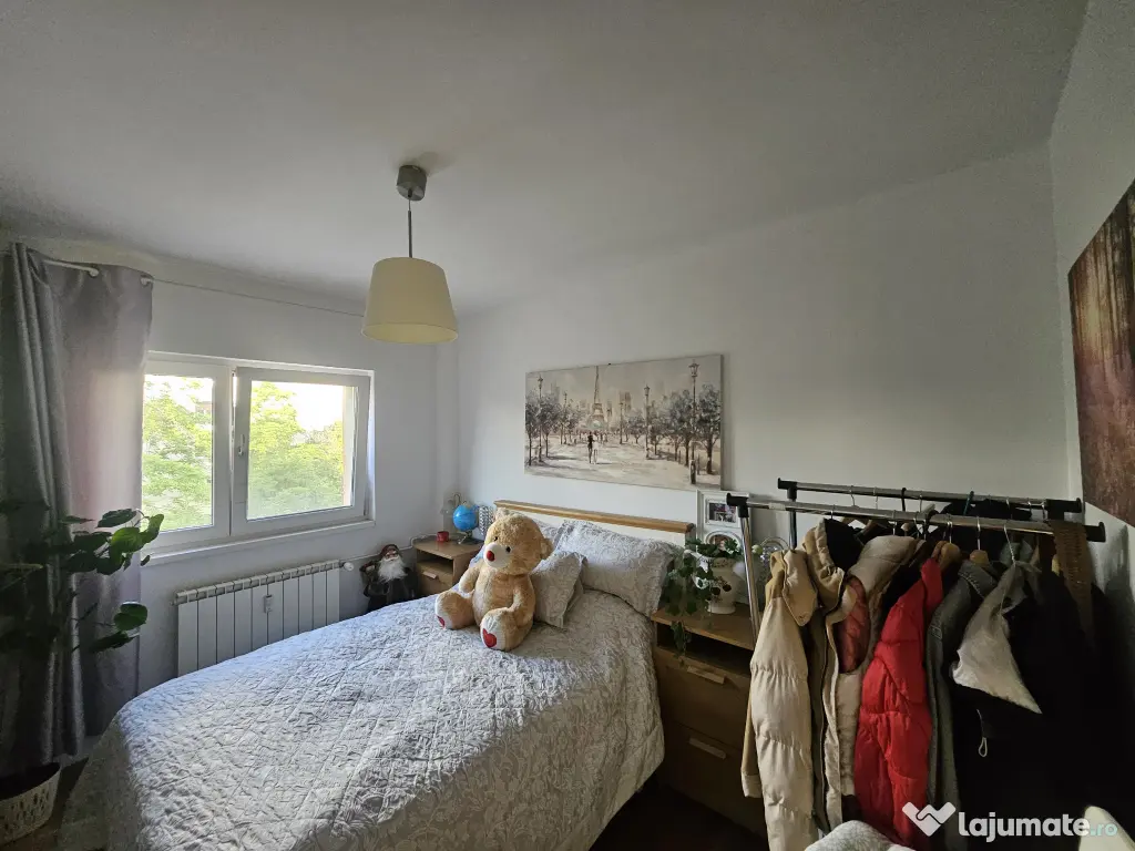 Apartament 4 camere de vanzare