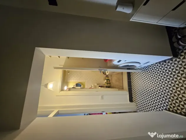 Apartament 4 camere de vanzare