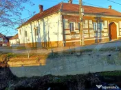 Casa spațioasă cu teren generos în Mândra, Brașov — g 
