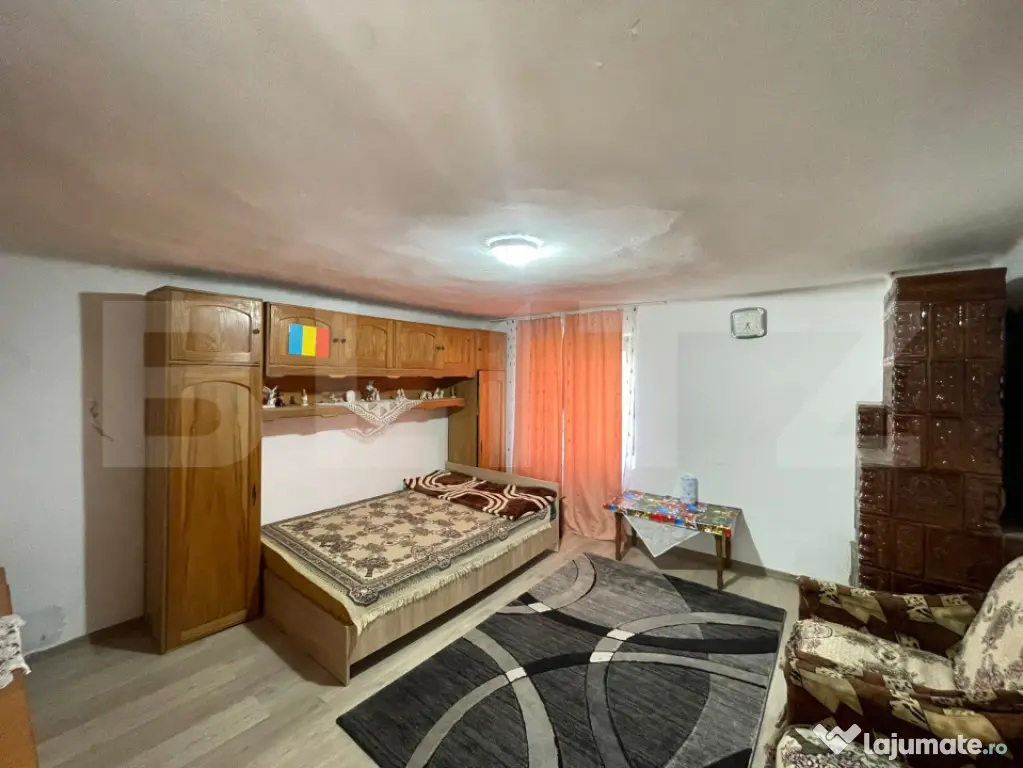 Casa 40mp,teren 880mp, zona Leamna de Sus