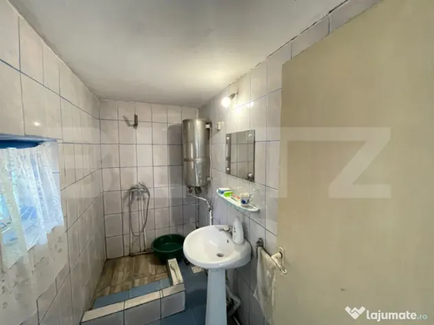 Casa 40mp,teren 880mp, zona Leamna de Sus
