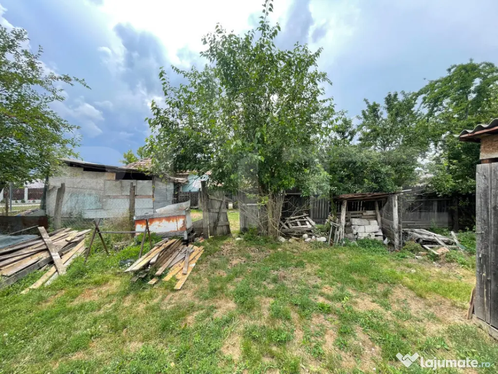 Casa 40mp,teren 880mp, zona Leamna de Sus