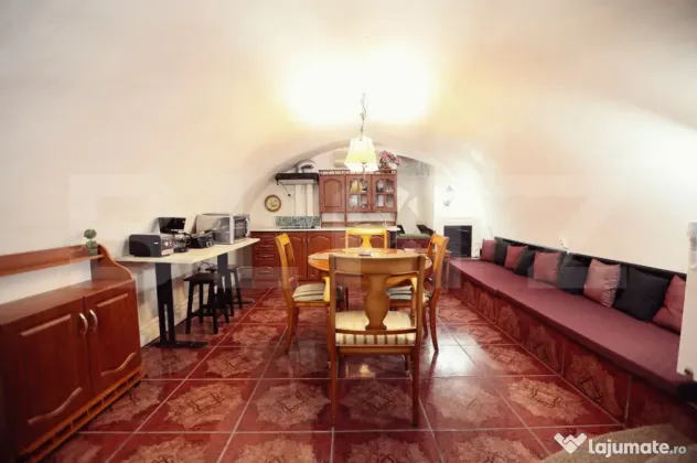 Apartament / spatiu comercial pe 3 nivele, ultracentral, 103