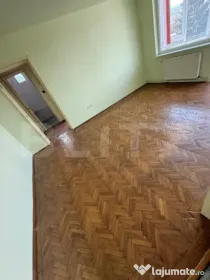 Apartament 2 camere, etaj intermediar, zona centrala, boxa,
