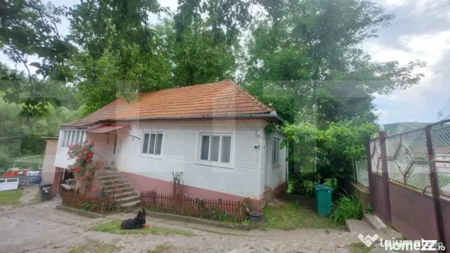 Valcele - 3 Case + 1.980 mp teren intravilan I Ape minerale - Valcele (Covasna)