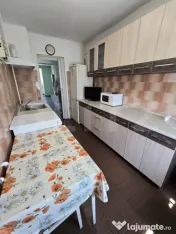 Vând apartament spațios cu 3 camere, 70 mp, Reghin 