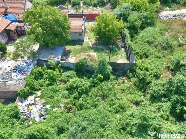 Casă de renovat sau demolat, cu teren de 601 mp, în Arad