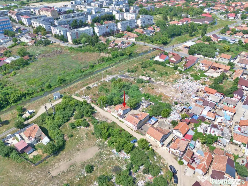 Casă de renovat sau demolat, cu teren de 601 mp, în Arad