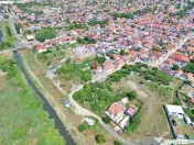 Casă de renovat sau demolat, cu teren de 601 mp, în Arad 
