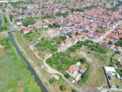 Casă de renovat sau demolat, cu teren de 601 mp, în Arad 