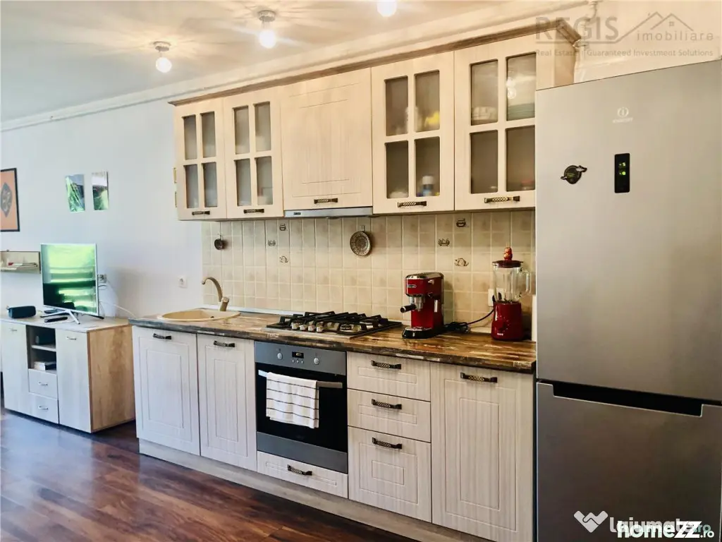 LOCATIE DE VACANTA - 2 camere etaj intermediar cu parcare |