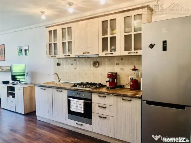 LOCATIE DE VACANTA - 2 camere etaj intermediar cu parcare |