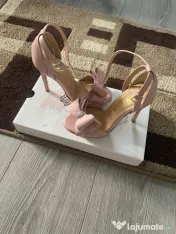 Vând sandale din piele roz pudră nr 34 