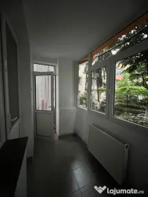 Închiriez apartament 3 camere