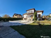 Vilă cu piscină, teren generos – Str. Vasile Alecsandri Campina 