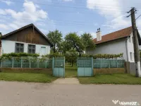 Casa de cu 2112 mp teren 