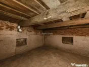 Casa de cu 2112 mp teren 