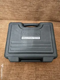 Tester de izolatie Megger MIT4202