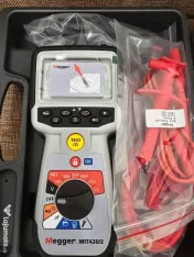 Tester de izolatie Megger MIT4202