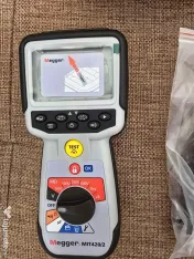 Tester de izolatie Megger MIT4202