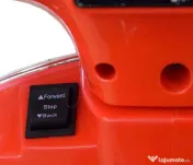 Scuter electric pentru copii Vespa culoare roșie.