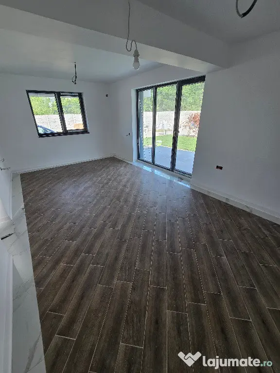 Duplex modern în Corbeanca, toate utilitățile, curte proprie și finisa