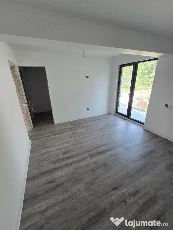 Duplex modern în Corbeanca, toate utilitățile, curte proprie și finisa