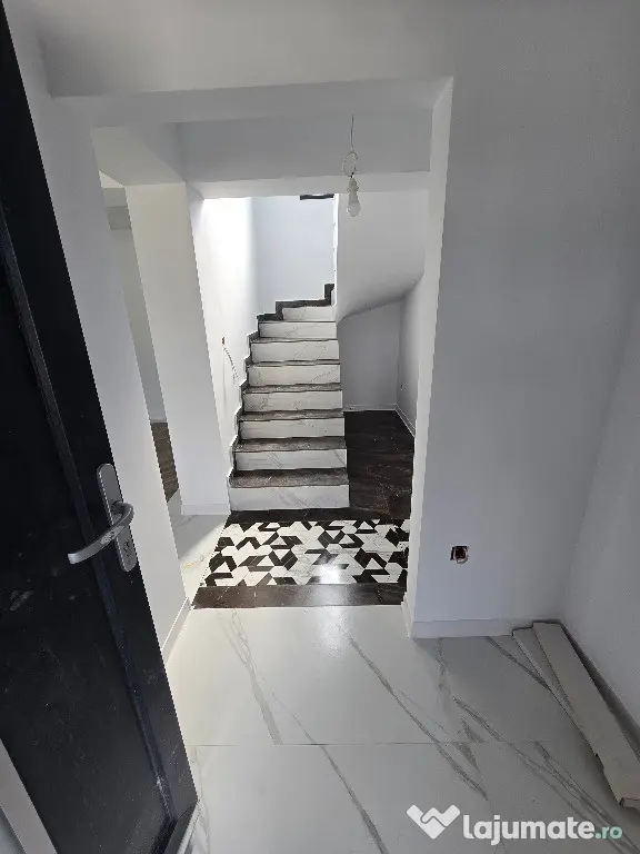 Duplex modern în Corbeanca, toate utilitățile, curte proprie și finisa