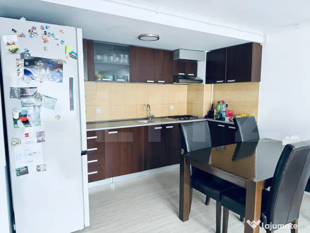 Apartament cu 3 camere, 65 mp, aer conditionat, garaj indivi