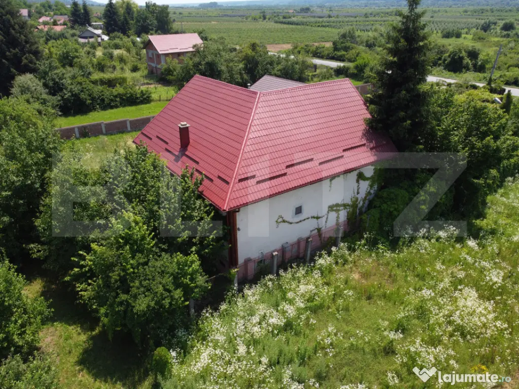 Casă cu 6 camere, 180 mp, zona Izvoarele