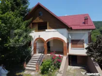 Casă cu 6 camere, 180 mp, zona Izvoarele