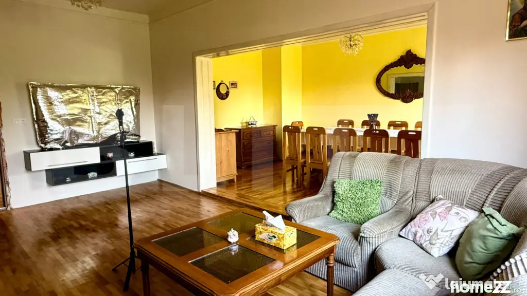Casă cu 6 camere, 180 mp, zona Izvoarele