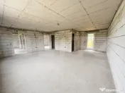 Casă la roșu, 110 mp, cu teren de 7 ari – Josenii Bârg? 