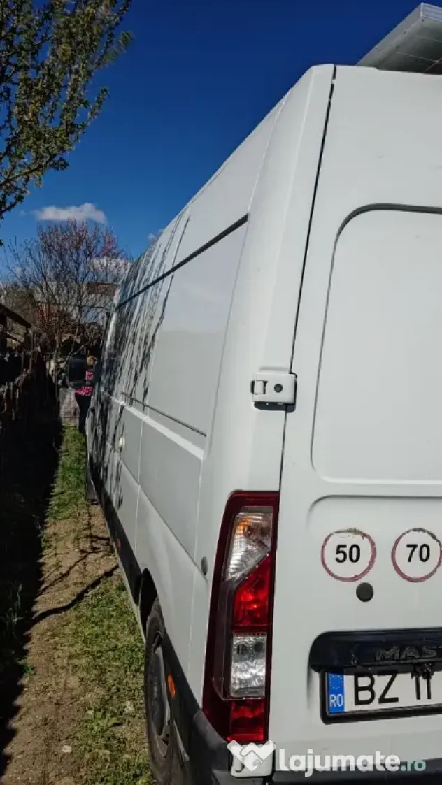 Campar Renault Master, euro 5, capacitate motor 2299, baie, bucătărie,aer condiționat, 3 locuri omologate