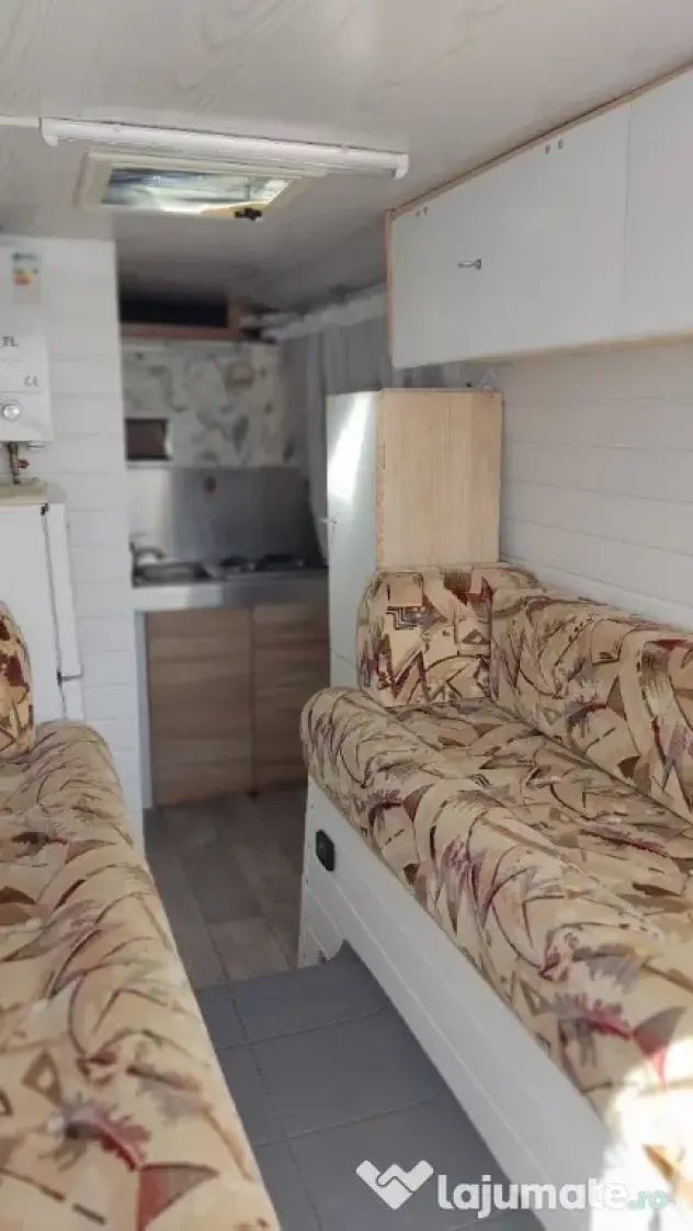 Campar Renault Master, euro 5, capacitate motor 2299, baie, bucătărie,aer condiționat, 3 locuri omologate