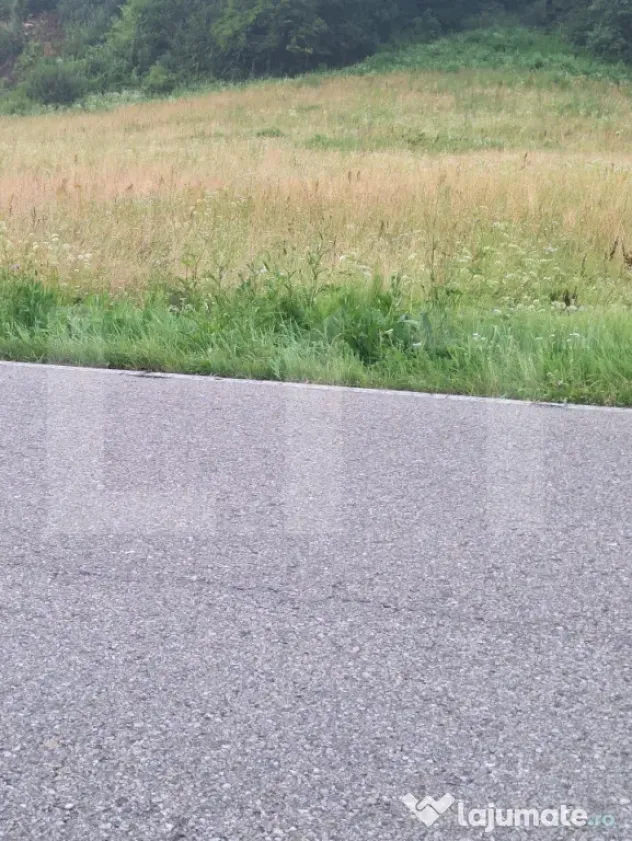 Vand teren la sosea in localiratea Jena