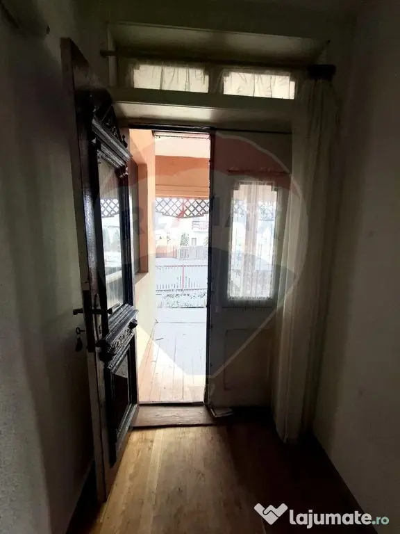 Casă tradițională + teren generos, în centrul Măneci...