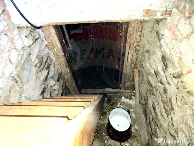 Casă tradițională + teren generos, în centrul Măneci...